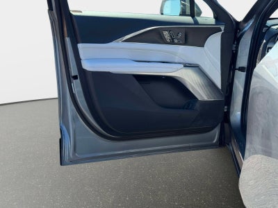 2024 Cadillac LYRIQ Luxury 2