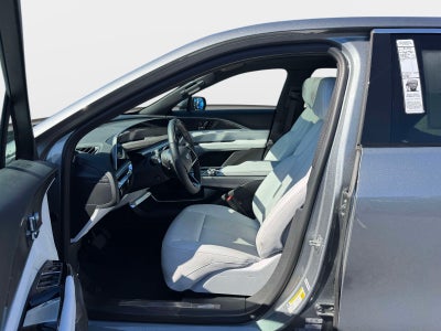 2024 Cadillac LYRIQ Luxury 2