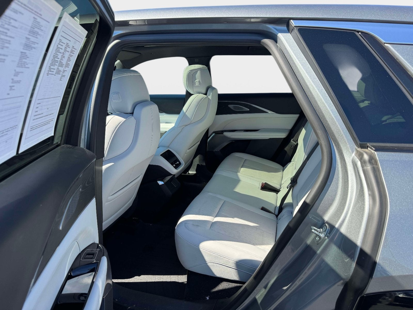 2024 Cadillac LYRIQ Luxury 2