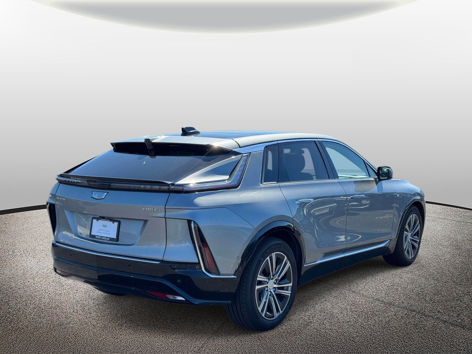 2024 Cadillac LYRIQ Luxury 2