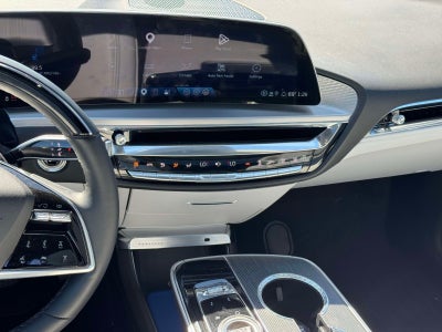 2024 Cadillac LYRIQ Luxury 2