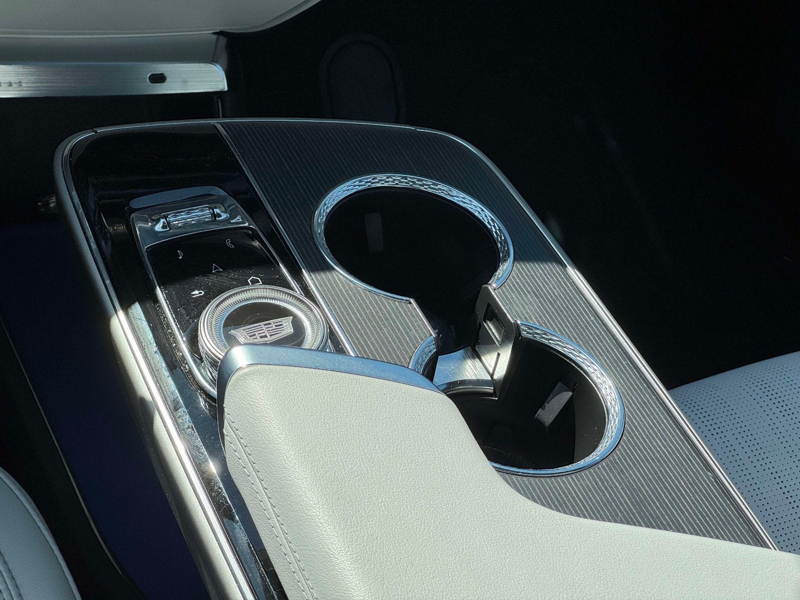 2024 Cadillac LYRIQ Luxury 2