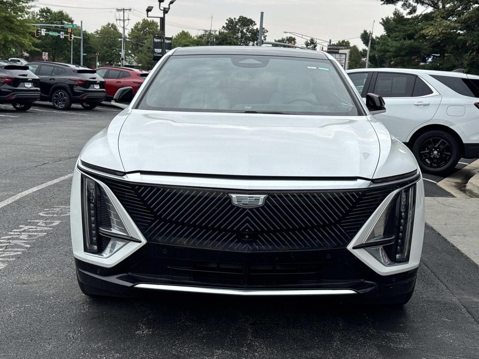 2024 Cadillac LYRIQ Luxury 2