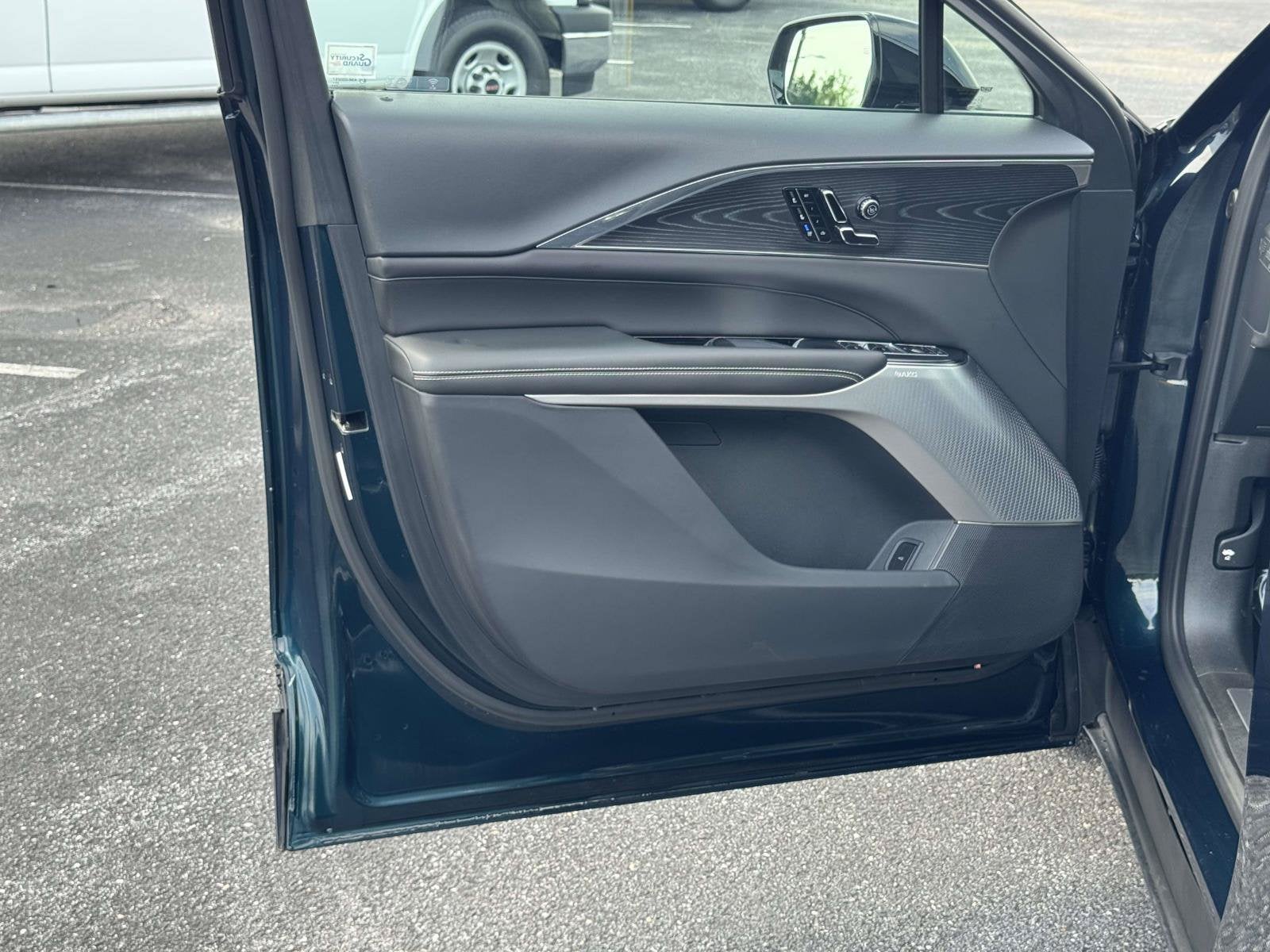 2024 Cadillac LYRIQ Luxury 2