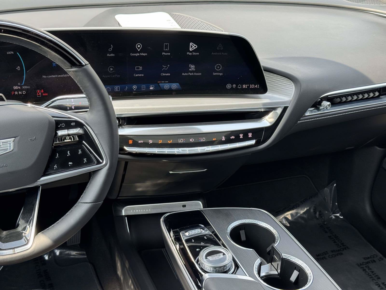 2024 Cadillac LYRIQ Luxury 2