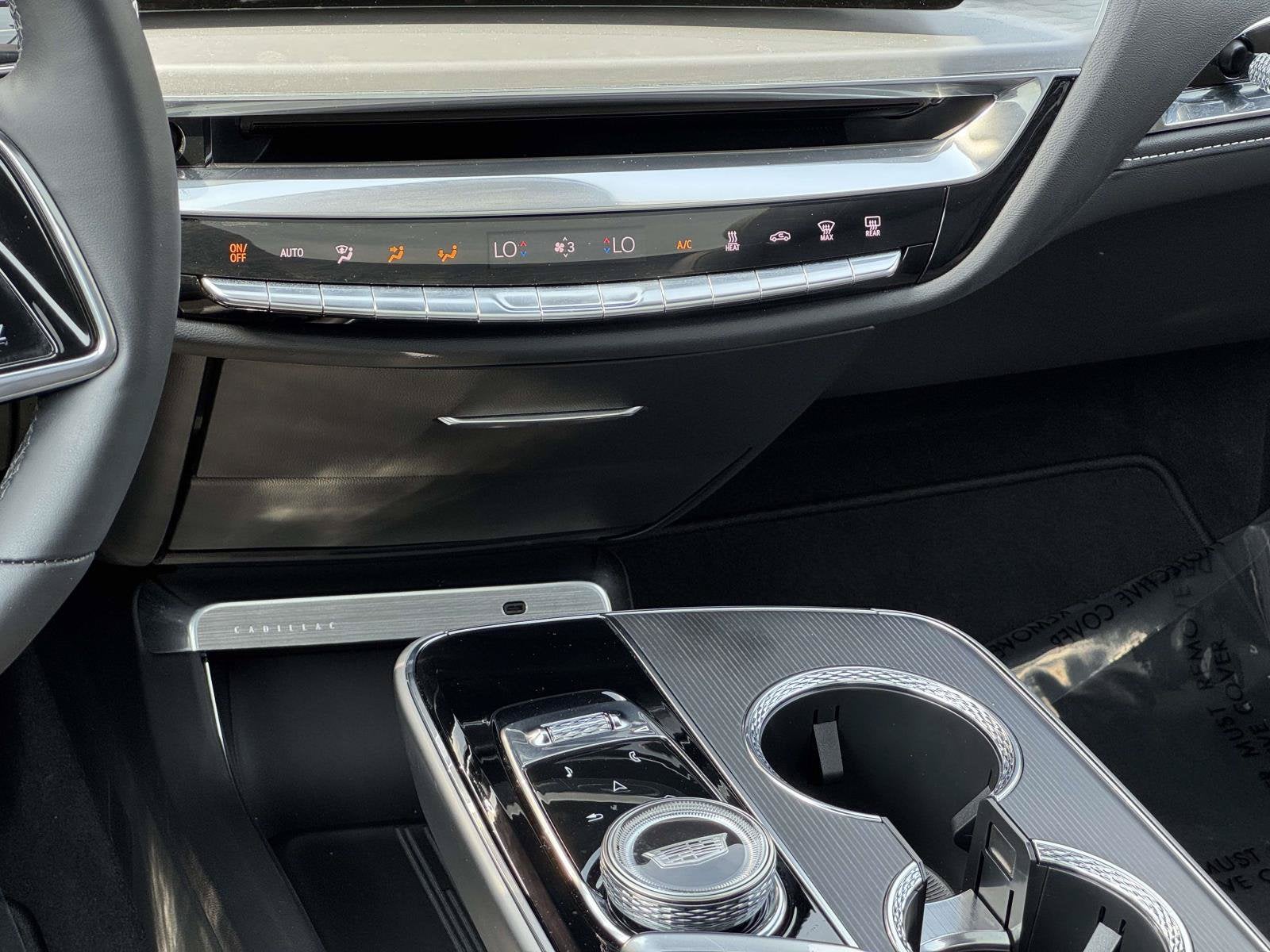 2024 Cadillac LYRIQ Luxury 2