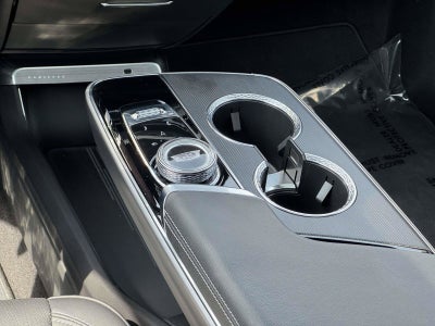 2024 Cadillac LYRIQ Luxury 2