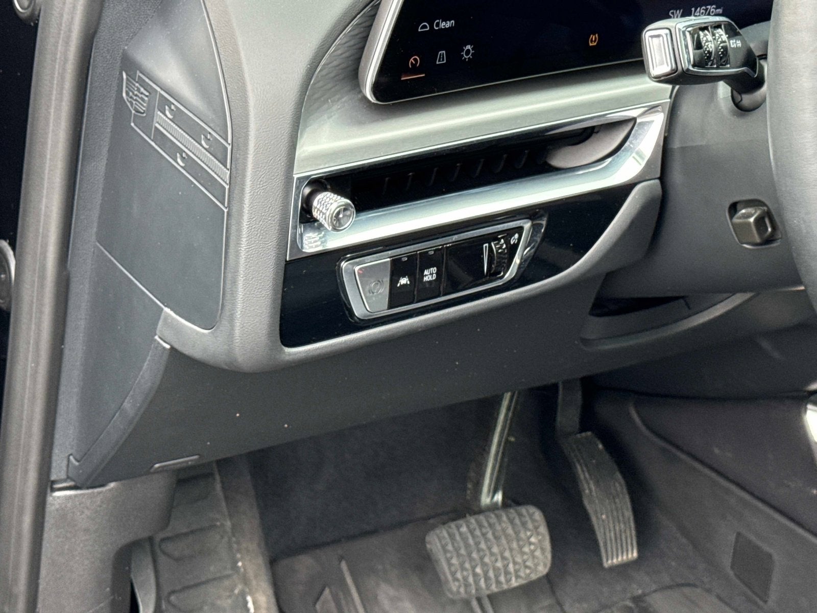 2024 Cadillac LYRIQ Luxury 3