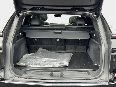 2024 Cadillac LYRIQ Luxury 3