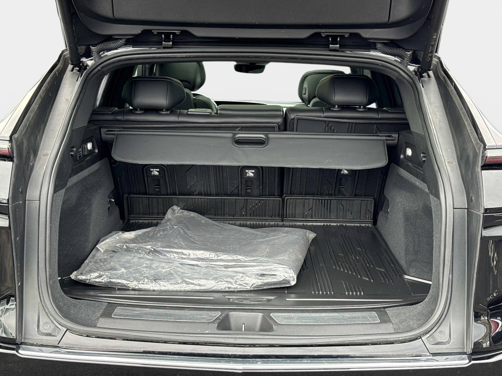 2024 Cadillac LYRIQ Luxury 3