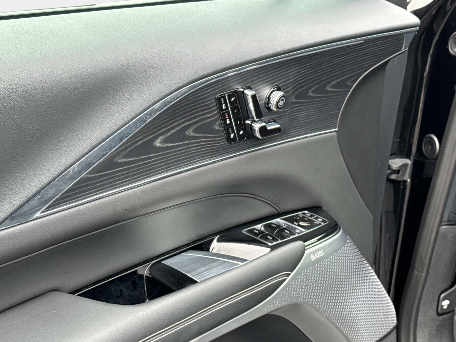 2024 Cadillac LYRIQ Luxury 3