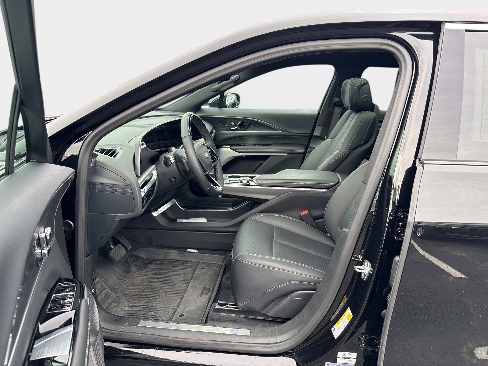 2024 Cadillac LYRIQ Luxury 3