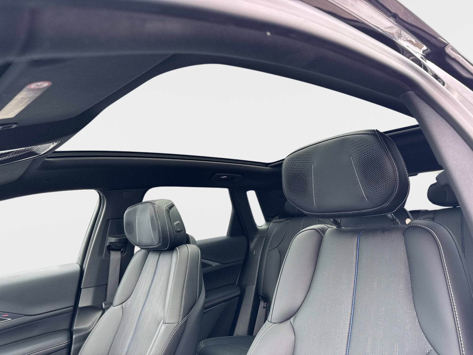 2024 Cadillac LYRIQ Luxury 3