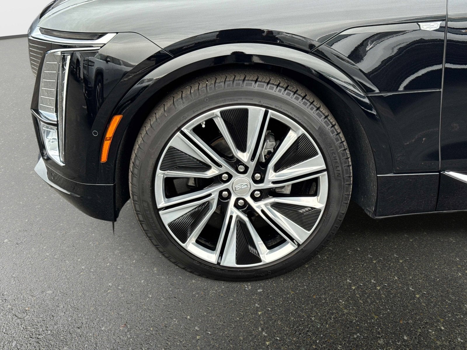 2024 Cadillac LYRIQ Luxury 3