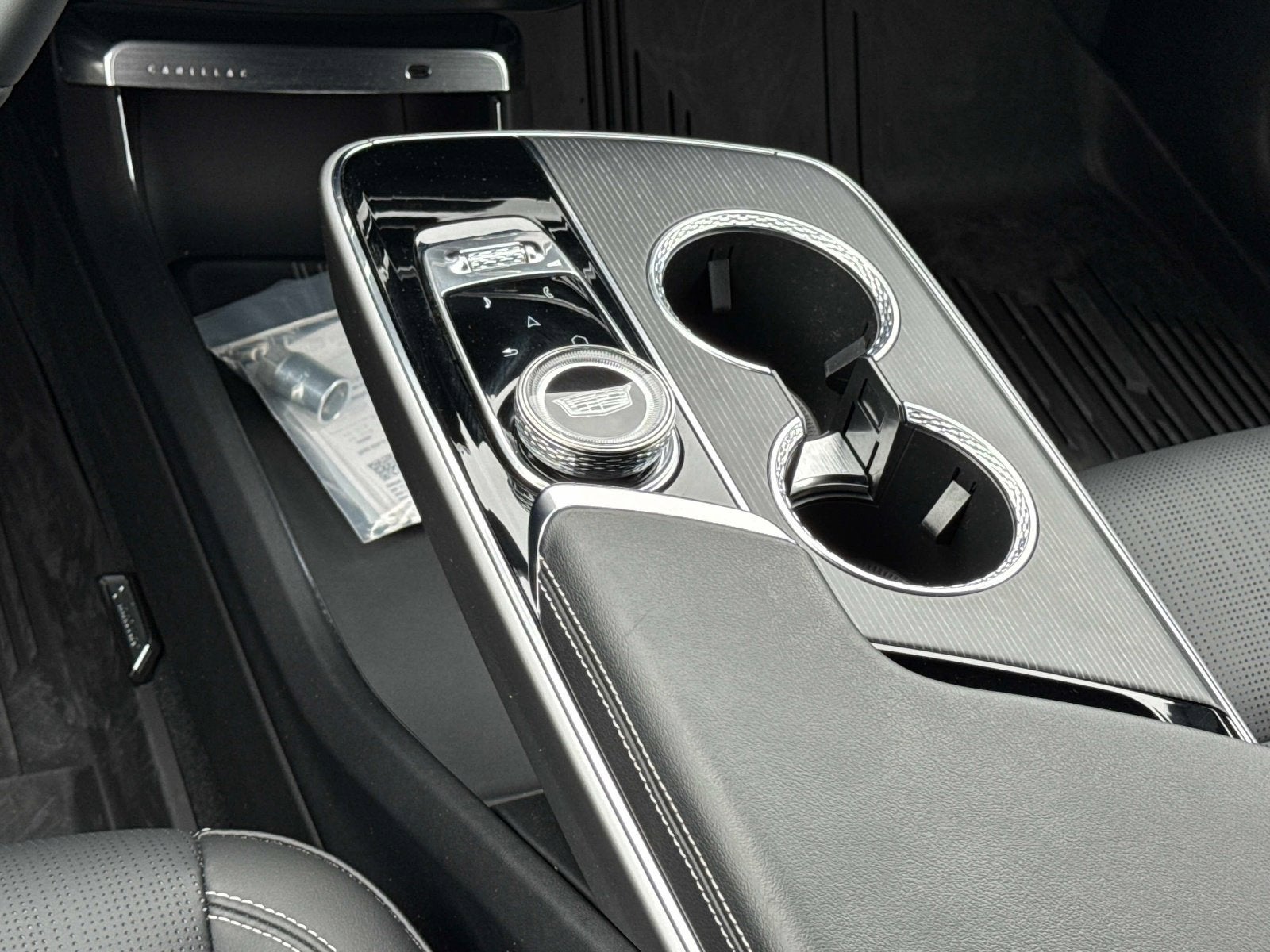 2024 Cadillac LYRIQ Luxury 3