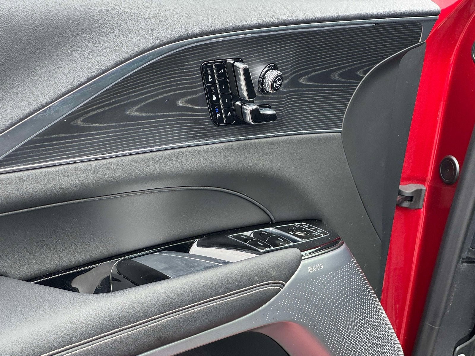 2025 Cadillac LYRIQ Luxury 3