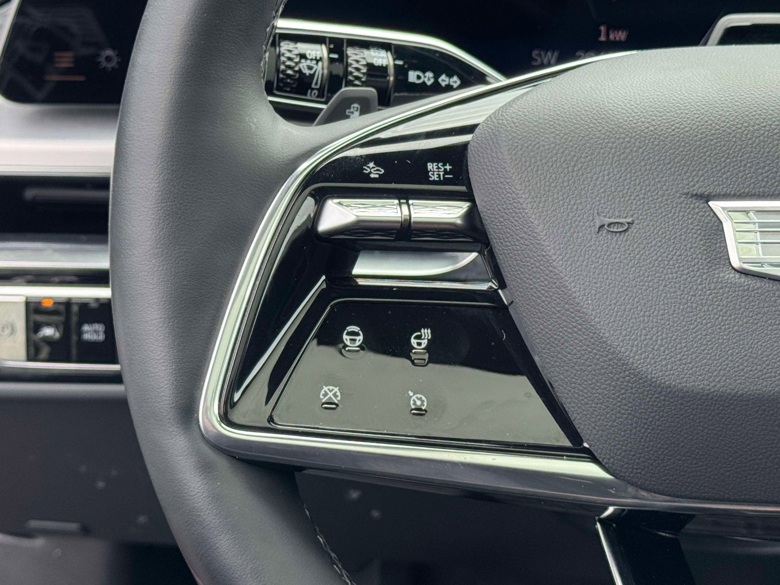 2025 Cadillac LYRIQ Luxury 3