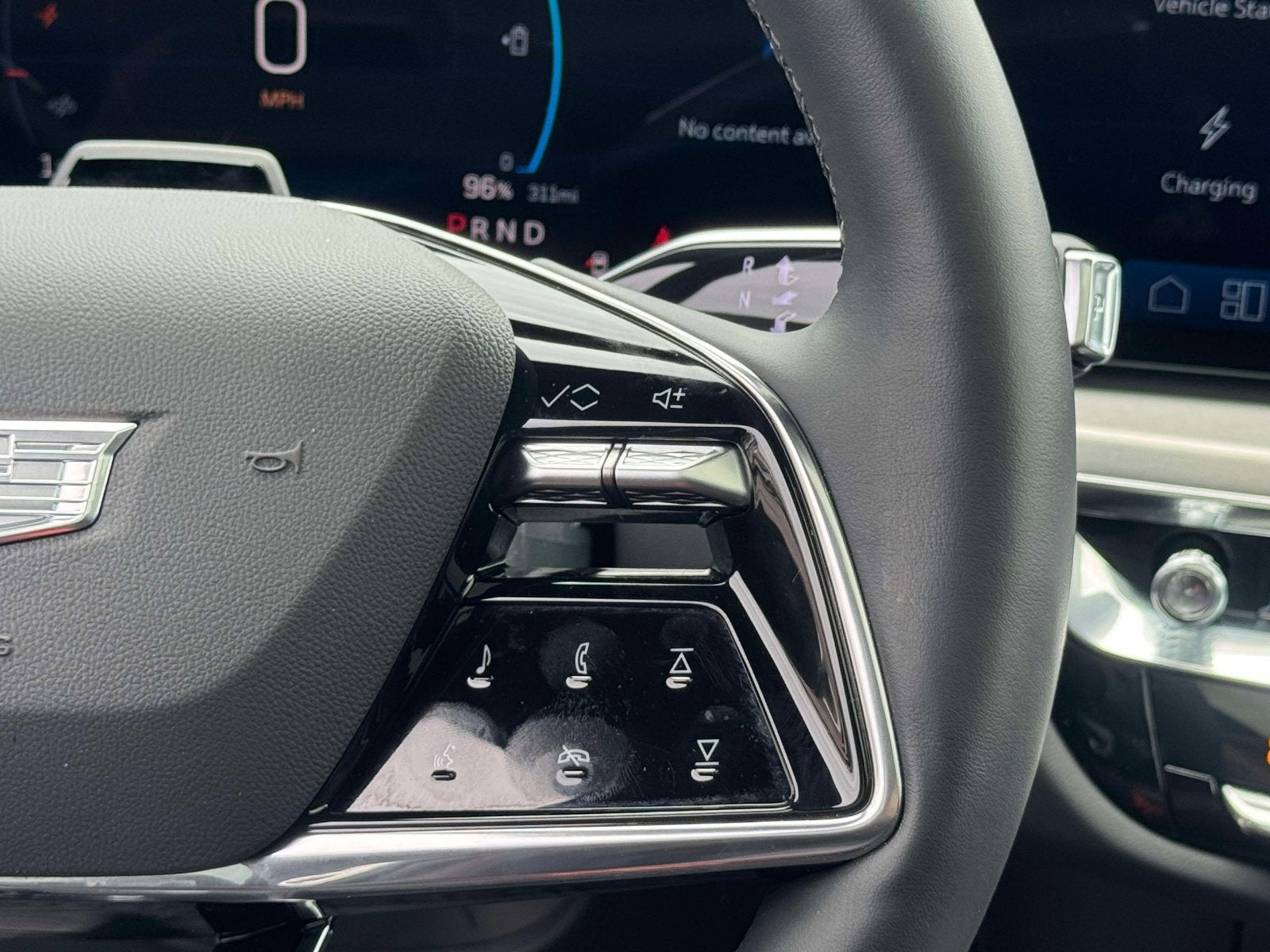 2025 Cadillac LYRIQ Luxury 3