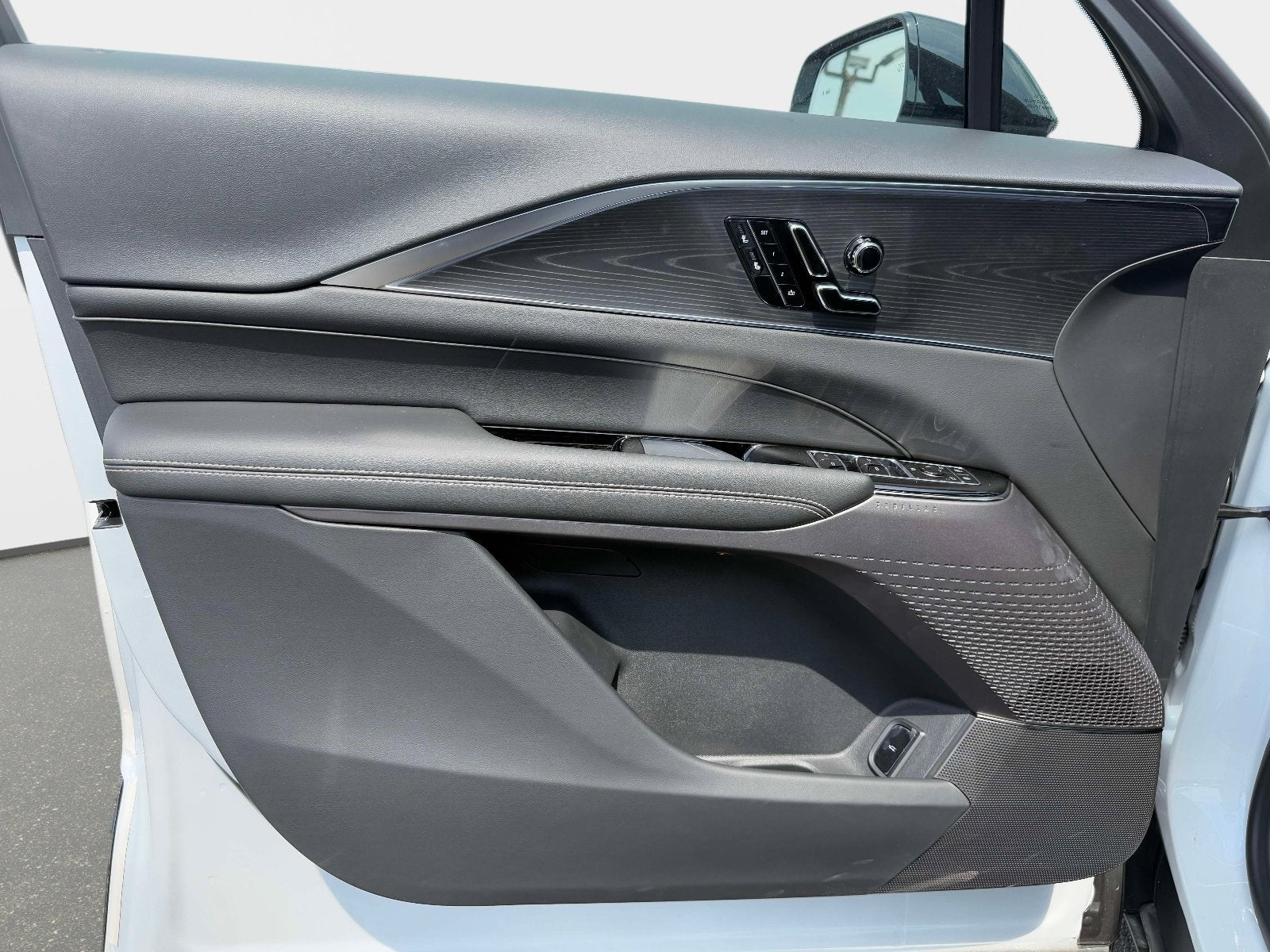 2025 Cadillac LYRIQ Sport 1