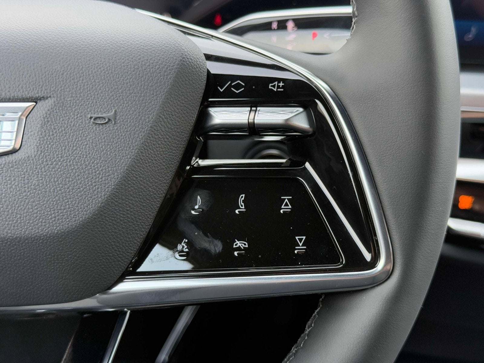 2025 Cadillac LYRIQ Sport 1