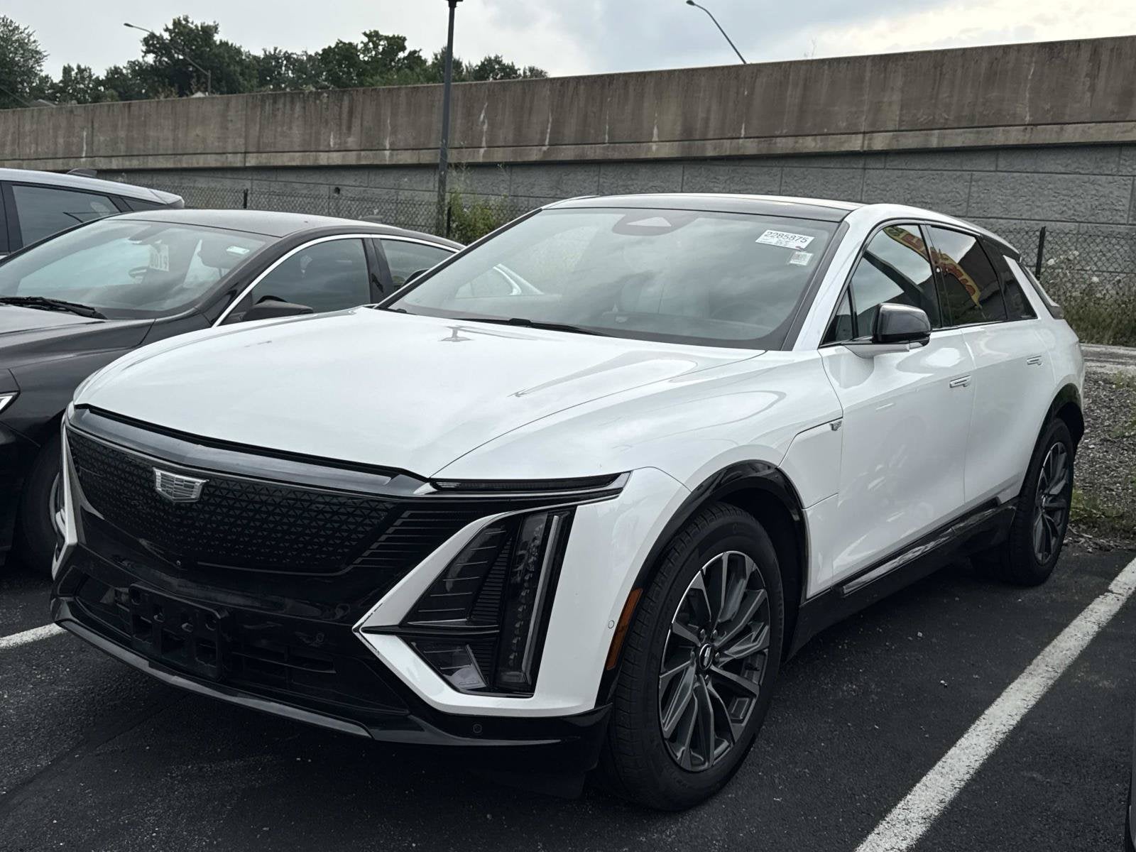 2024 Cadillac LYRIQ Sport 2
