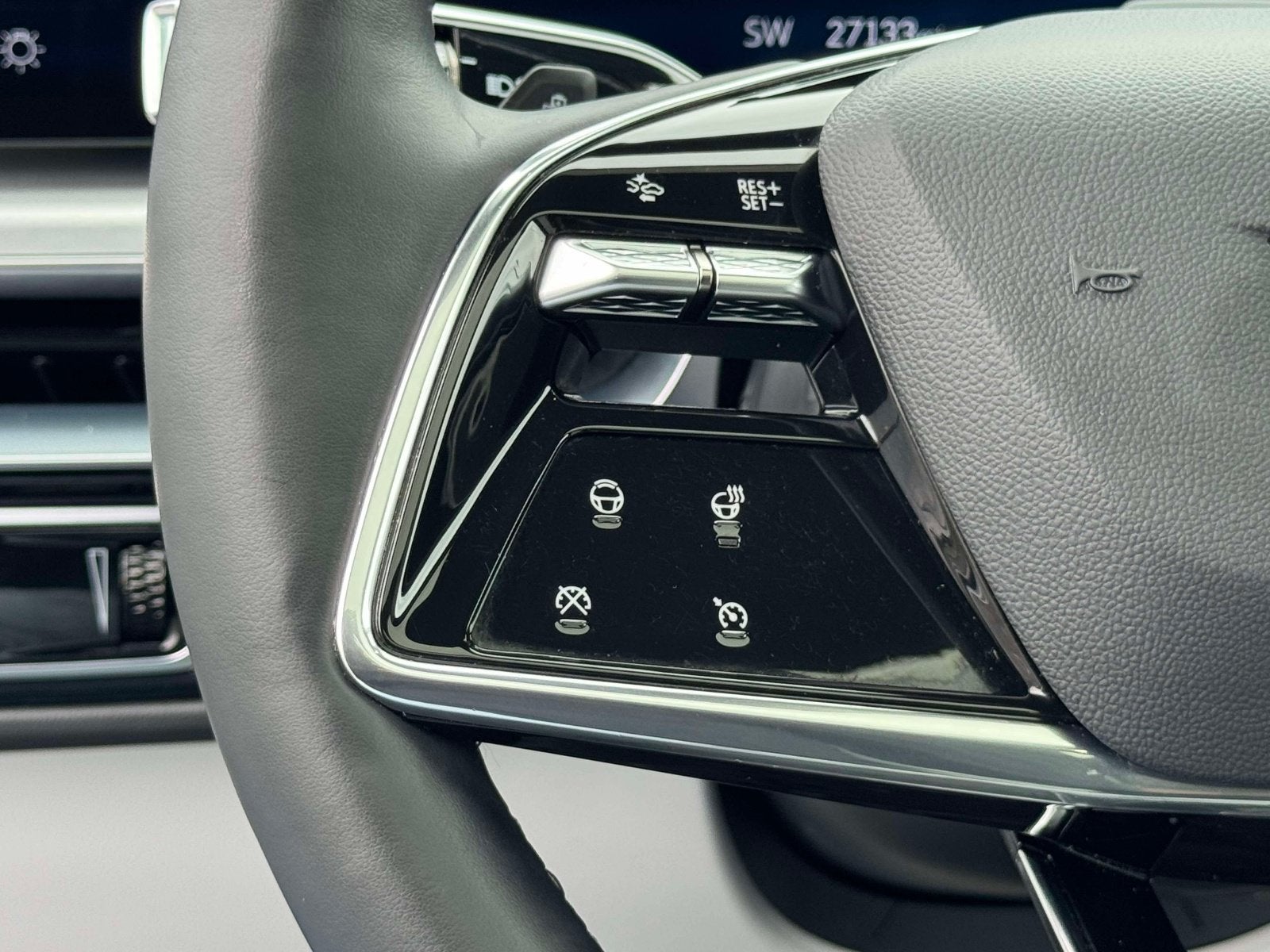 2024 Cadillac LYRIQ Sport 2