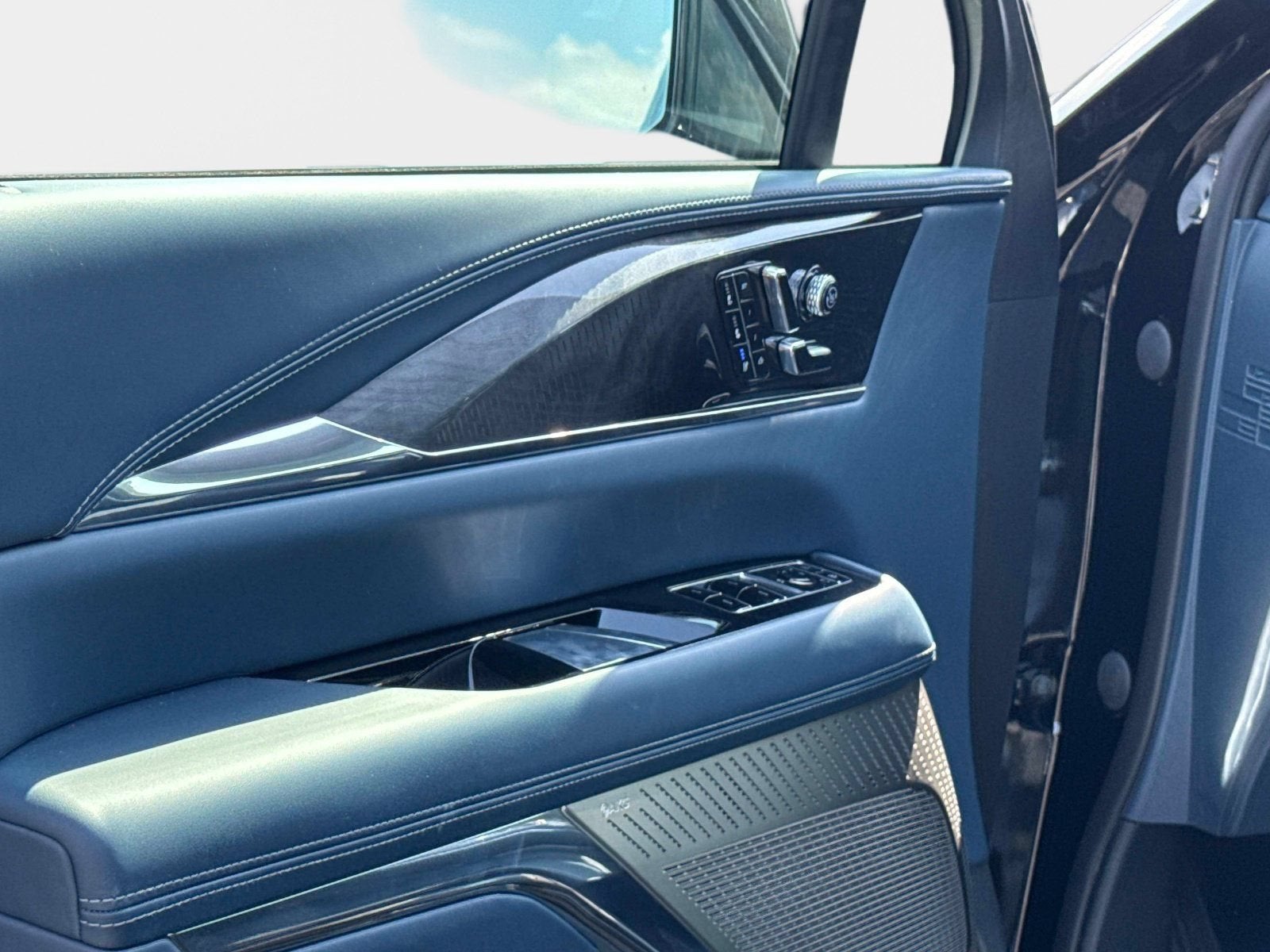 2026 Cadillac ESCALADE IQL Premium Sport