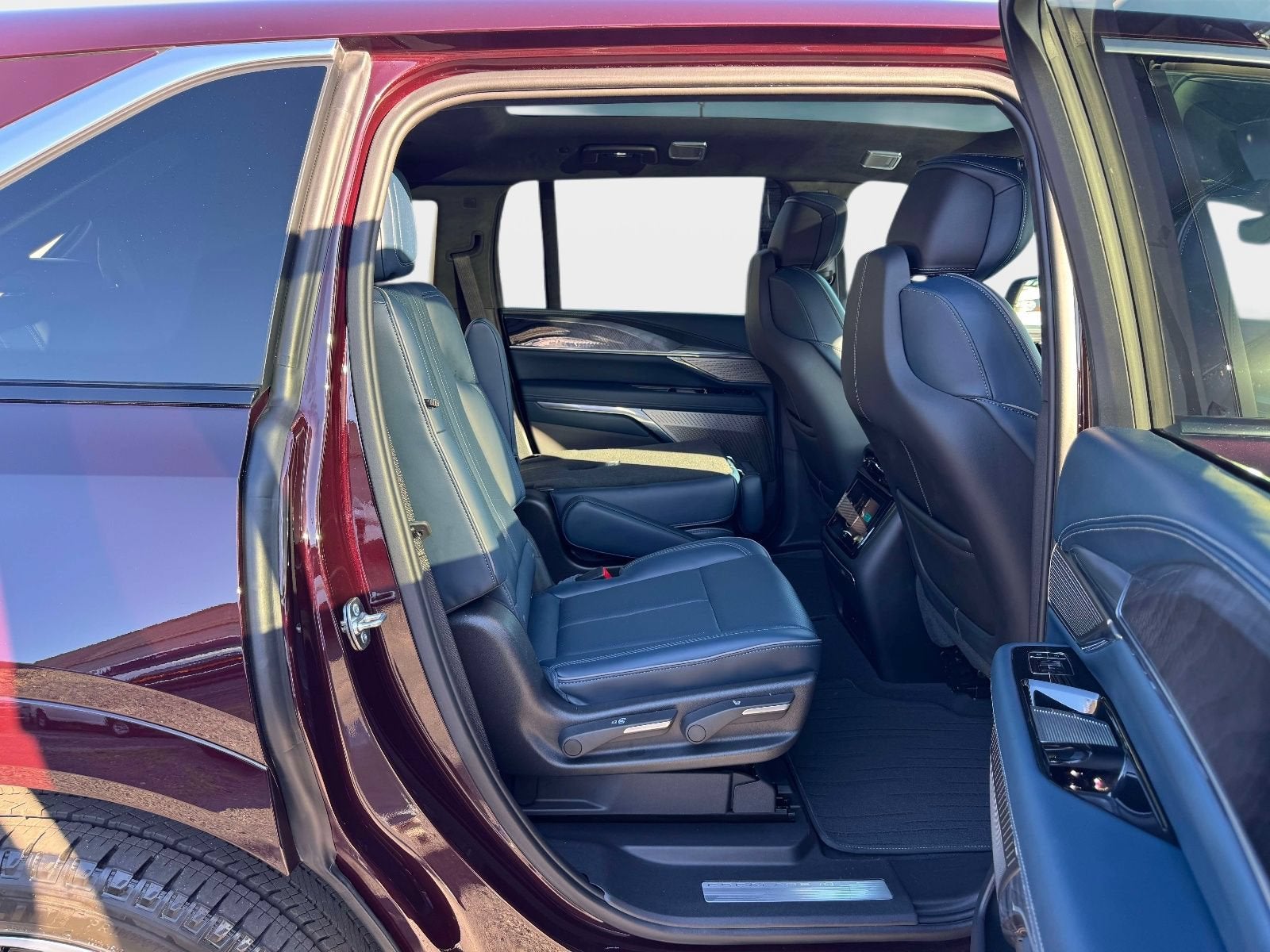 2025 Cadillac ESCALADE IQ Luxury 2