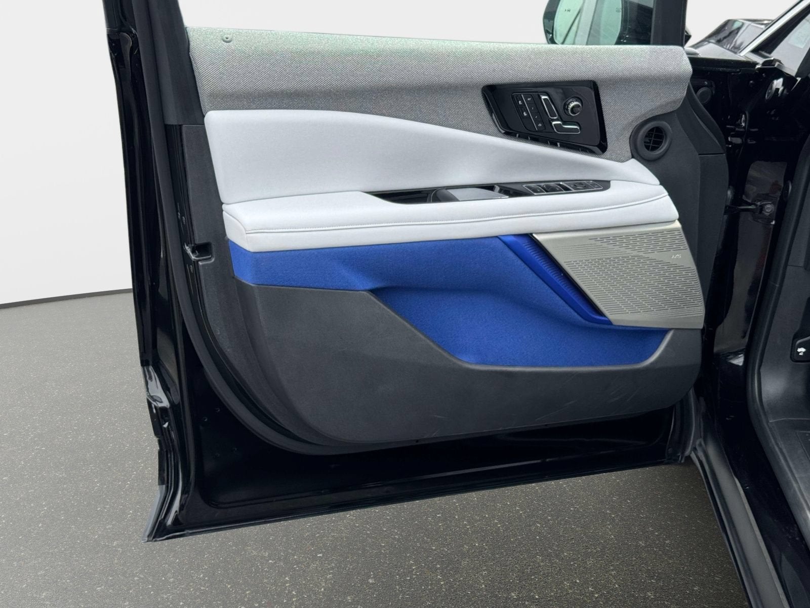2025 Cadillac OPTIQ Luxury 1