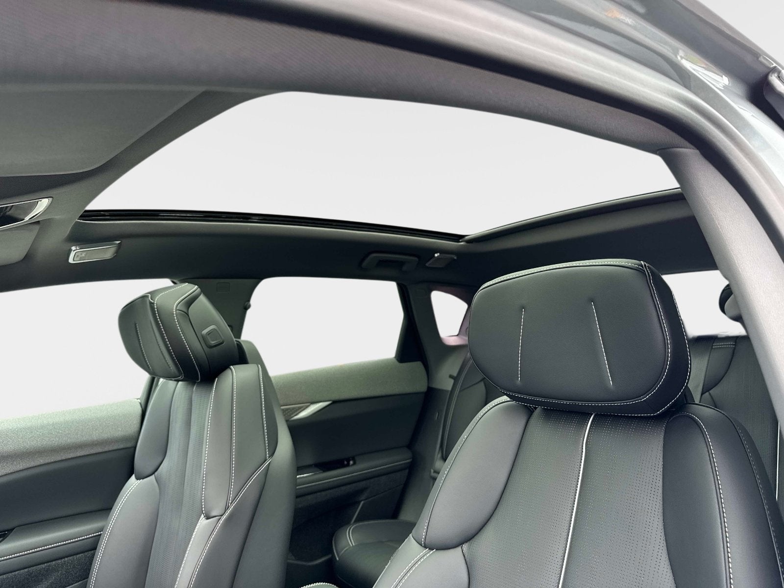 2027 Cadillac OPTIQ Premium Luxury