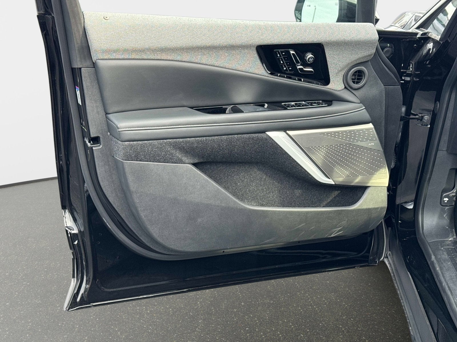 2025 Cadillac OPTIQ Luxury 2