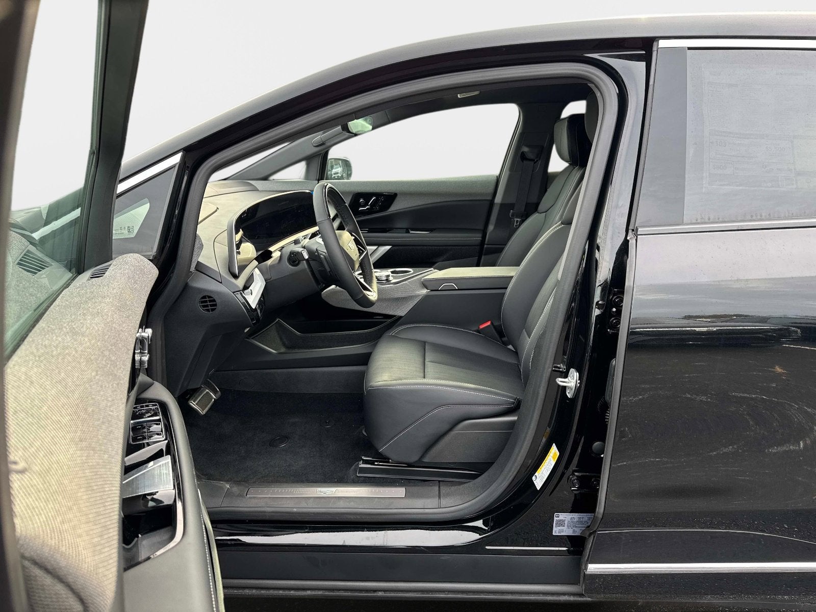 2025 Cadillac OPTIQ Luxury 2