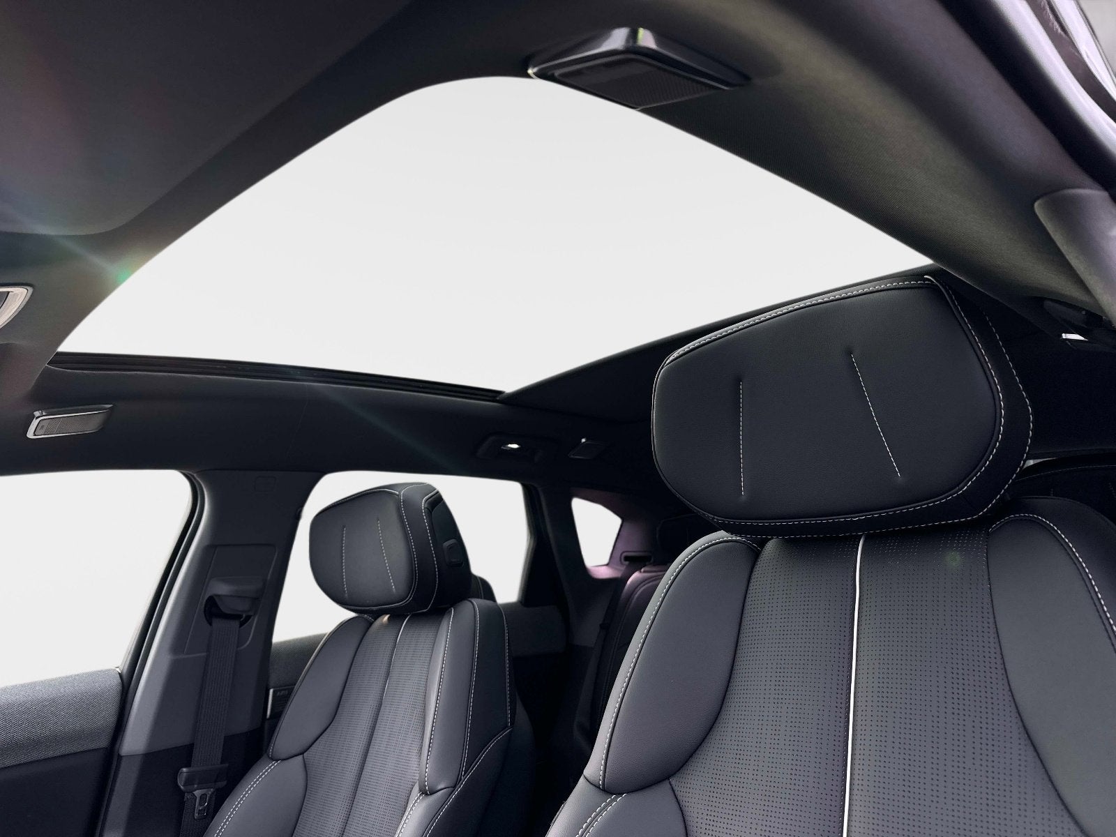 2025 Cadillac OPTIQ Luxury 2