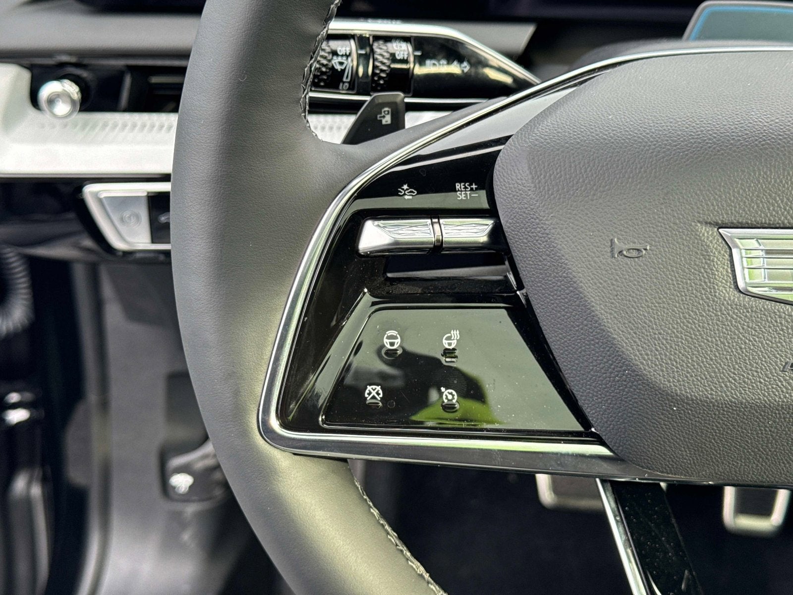 2025 Cadillac OPTIQ Luxury 2