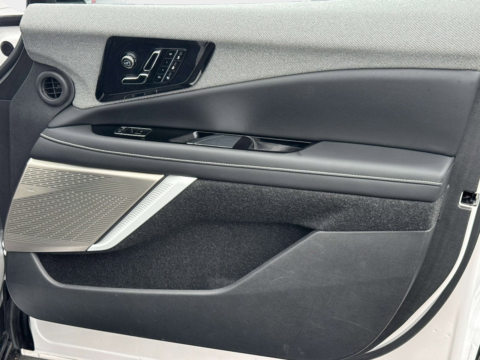2025 Cadillac OPTIQ Luxury 2