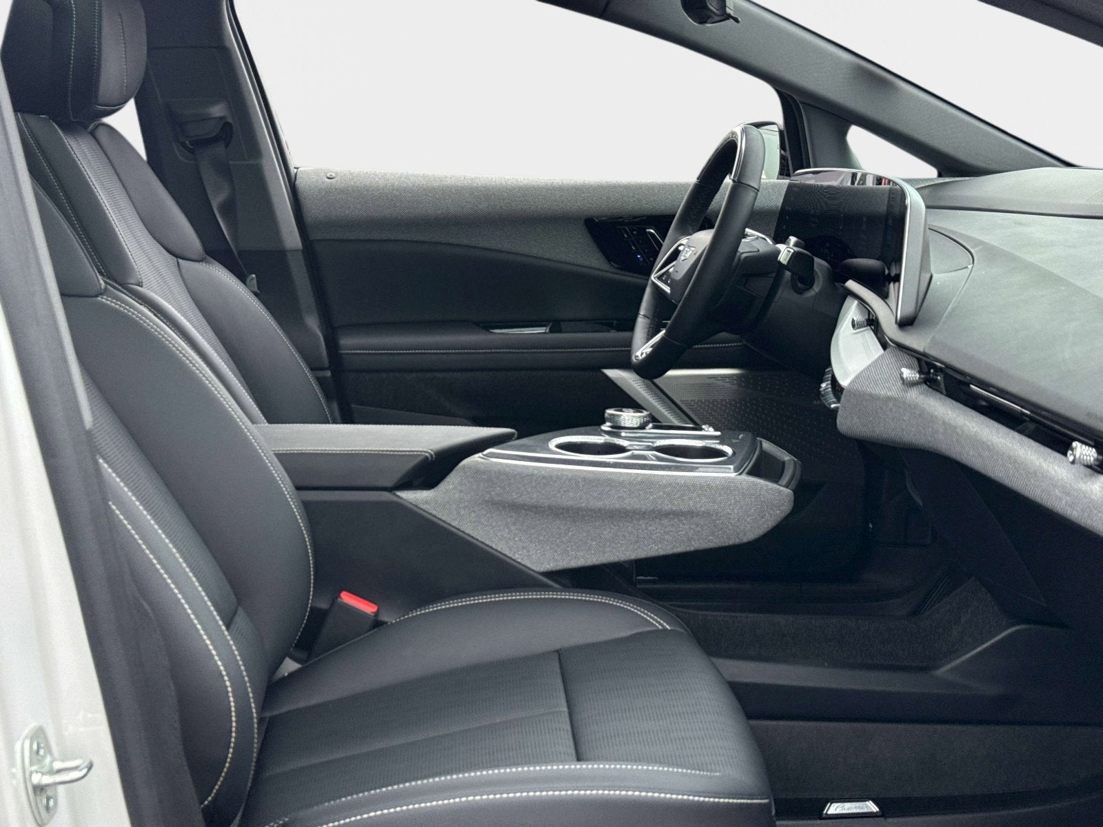 2025 Cadillac OPTIQ Luxury 2
