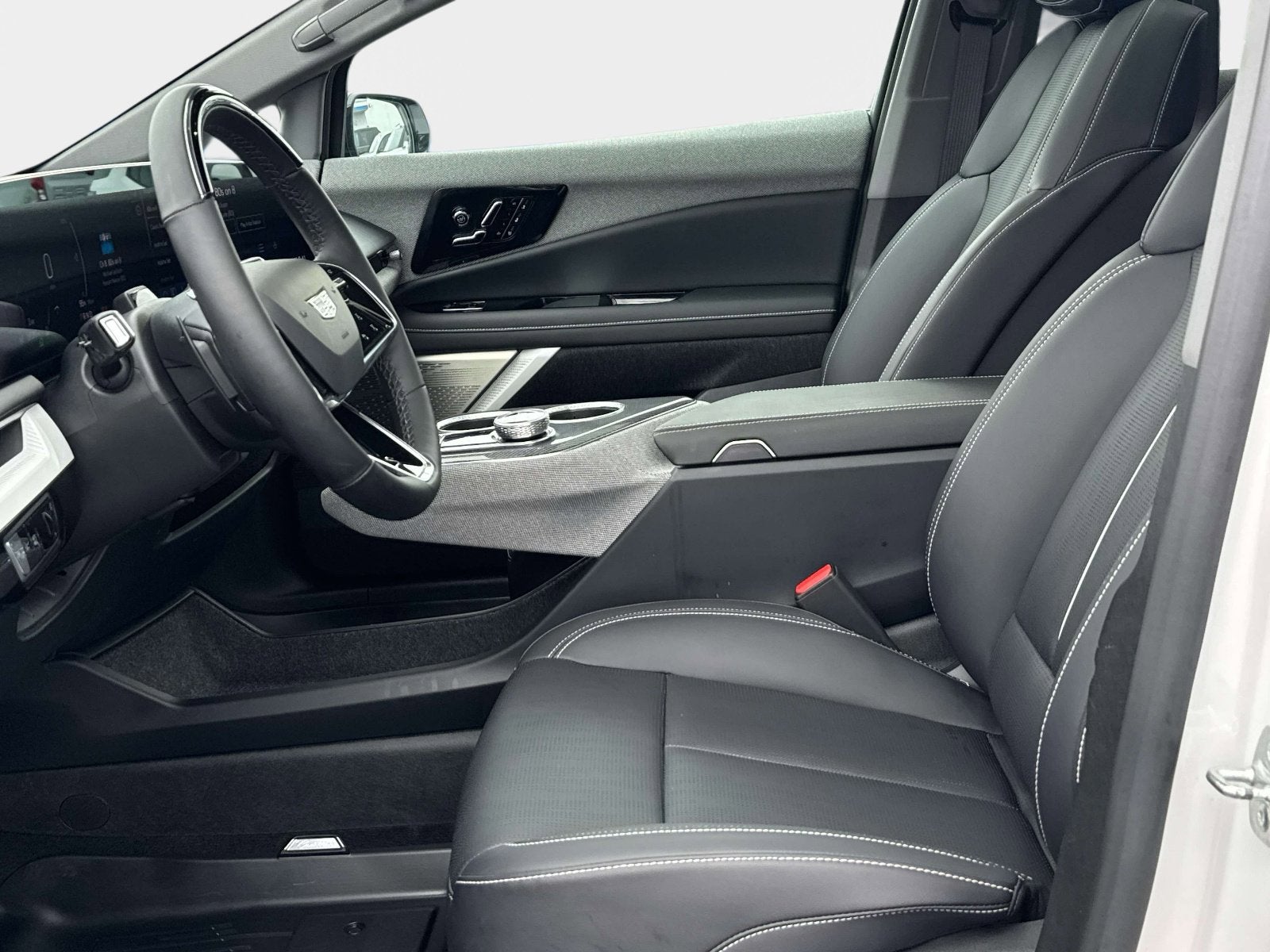 2025 Cadillac OPTIQ Luxury 2