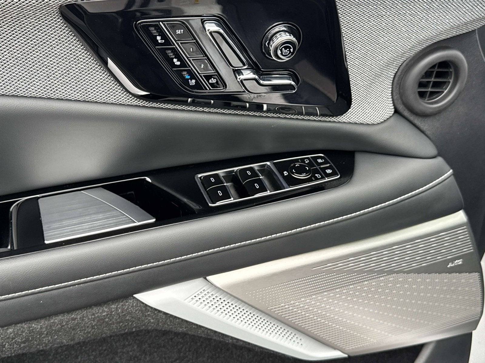 2025 Cadillac OPTIQ Luxury 2