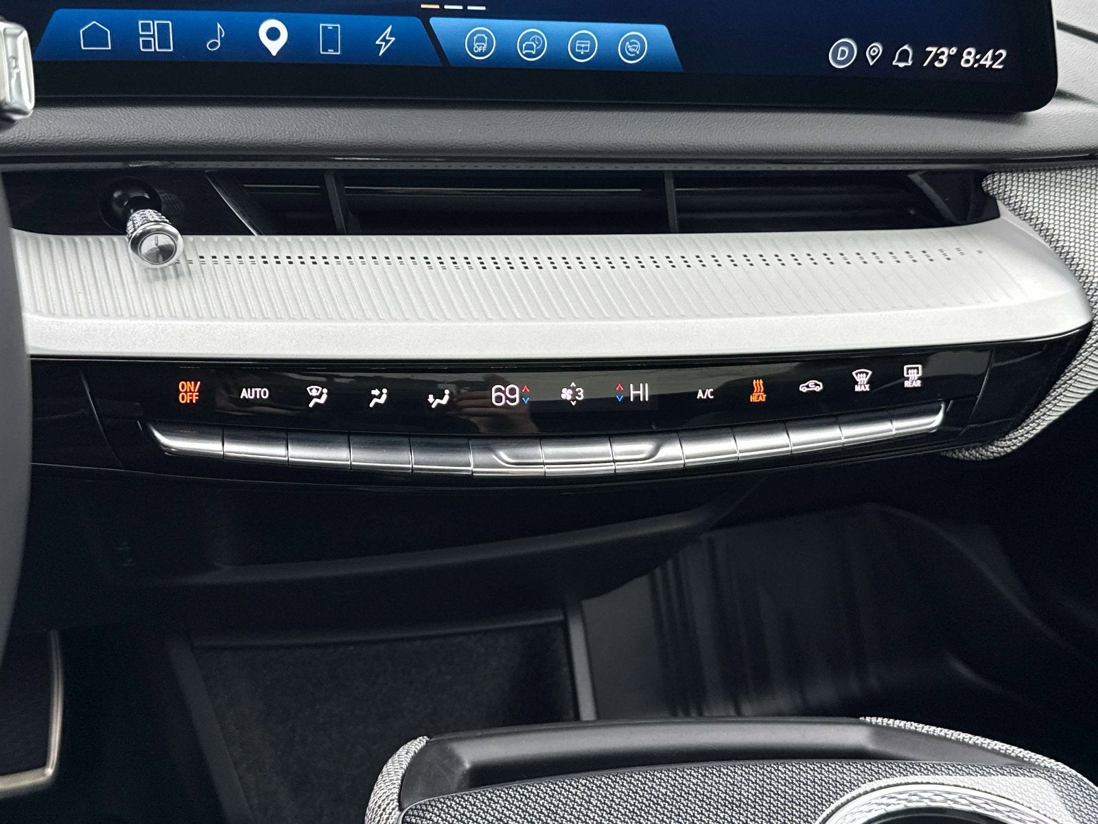 2025 Cadillac OPTIQ Luxury 2