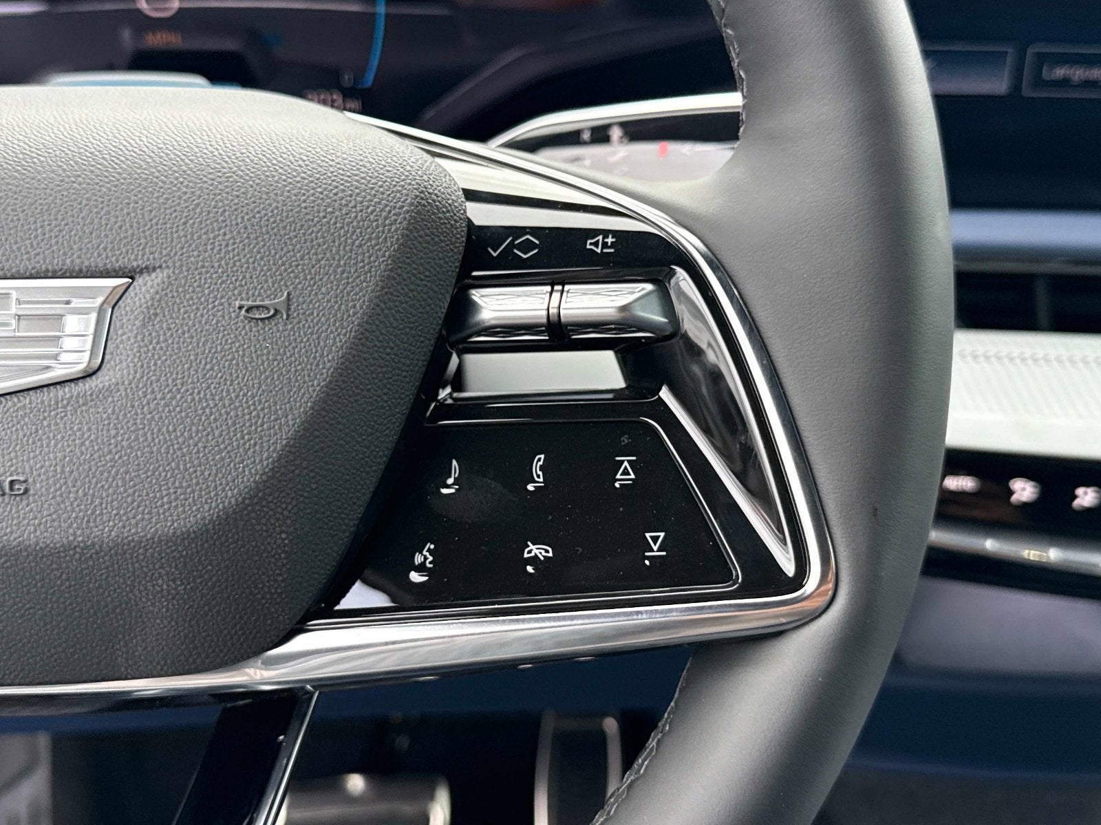 2025 Cadillac OPTIQ Luxury 2