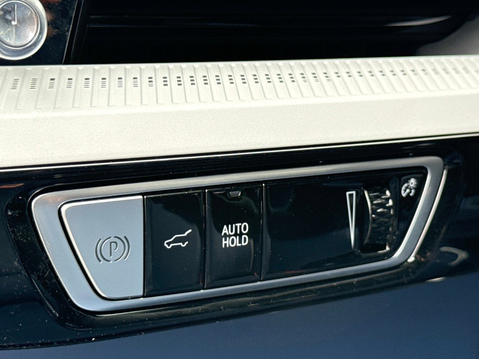 2025 Cadillac OPTIQ Luxury 2