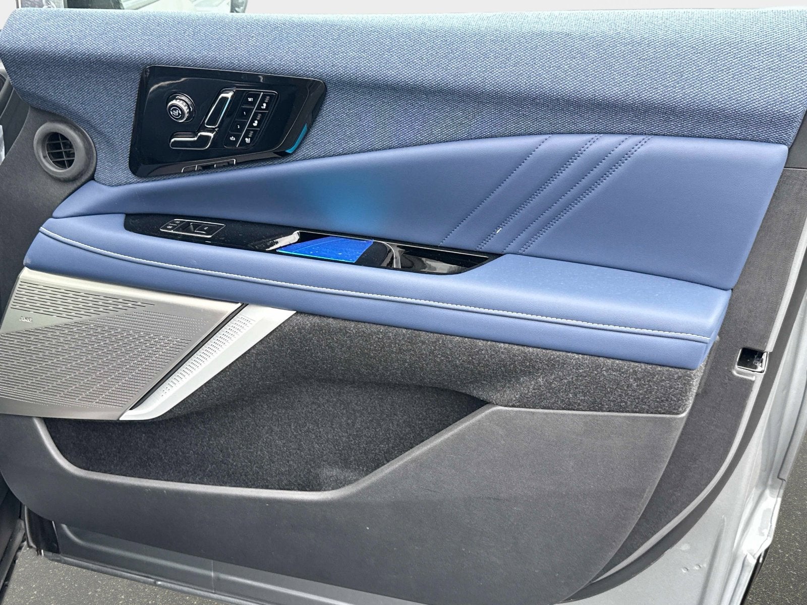 2025 Cadillac OPTIQ Luxury 2