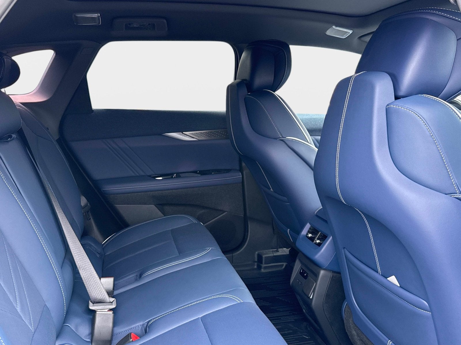 2025 Cadillac OPTIQ Luxury 2