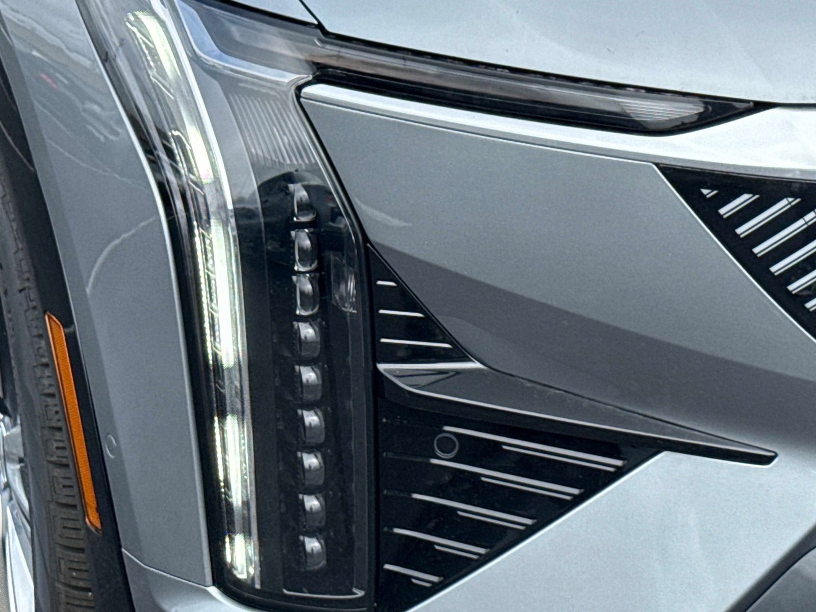 2025 Cadillac OPTIQ Luxury 2