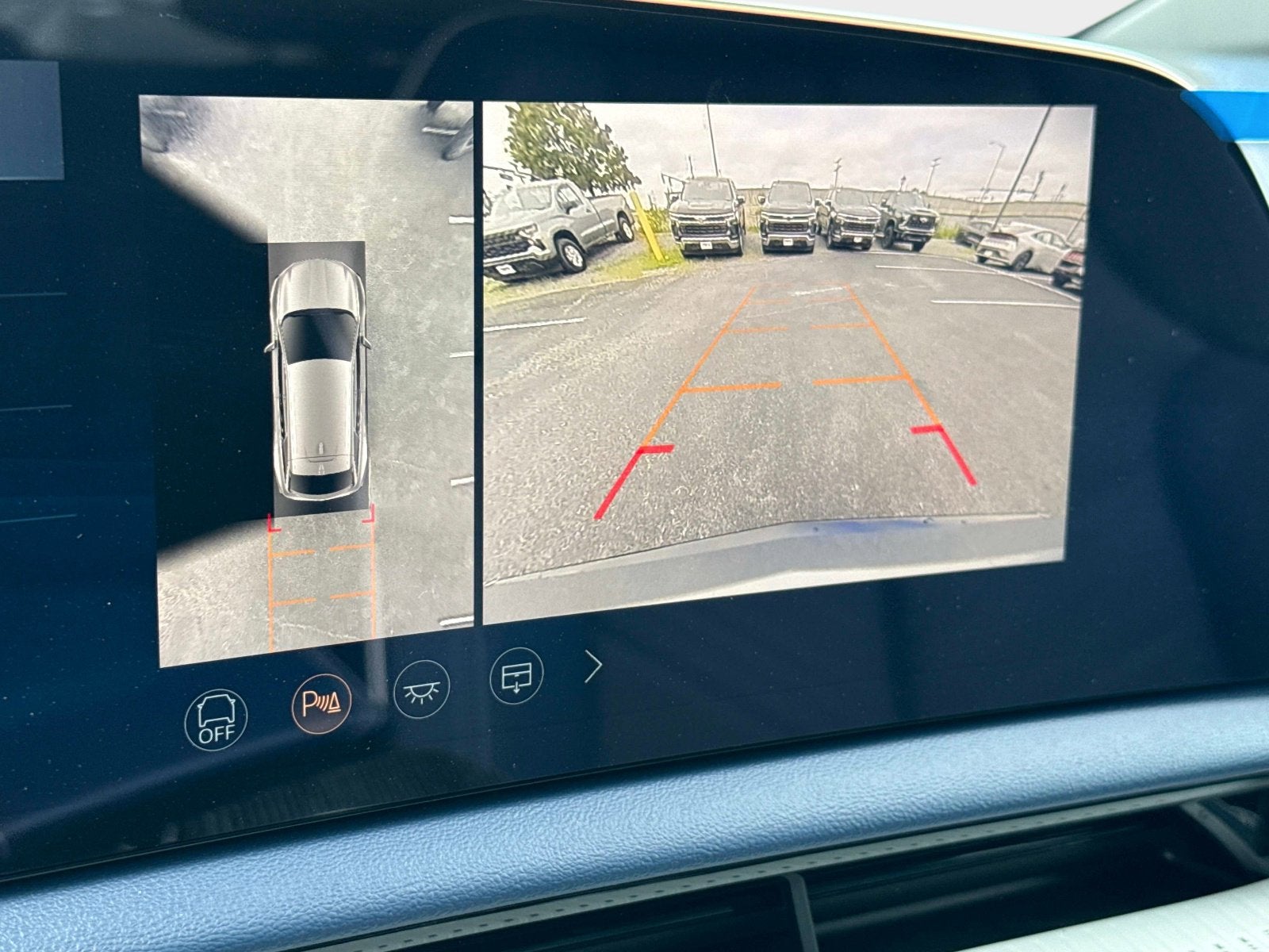 2025 Cadillac OPTIQ Luxury 2