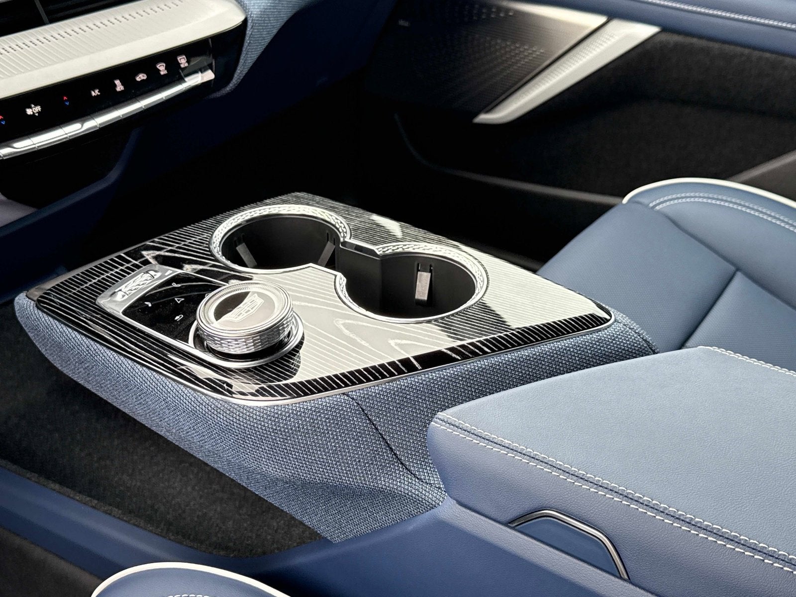 2025 Cadillac OPTIQ Luxury 2