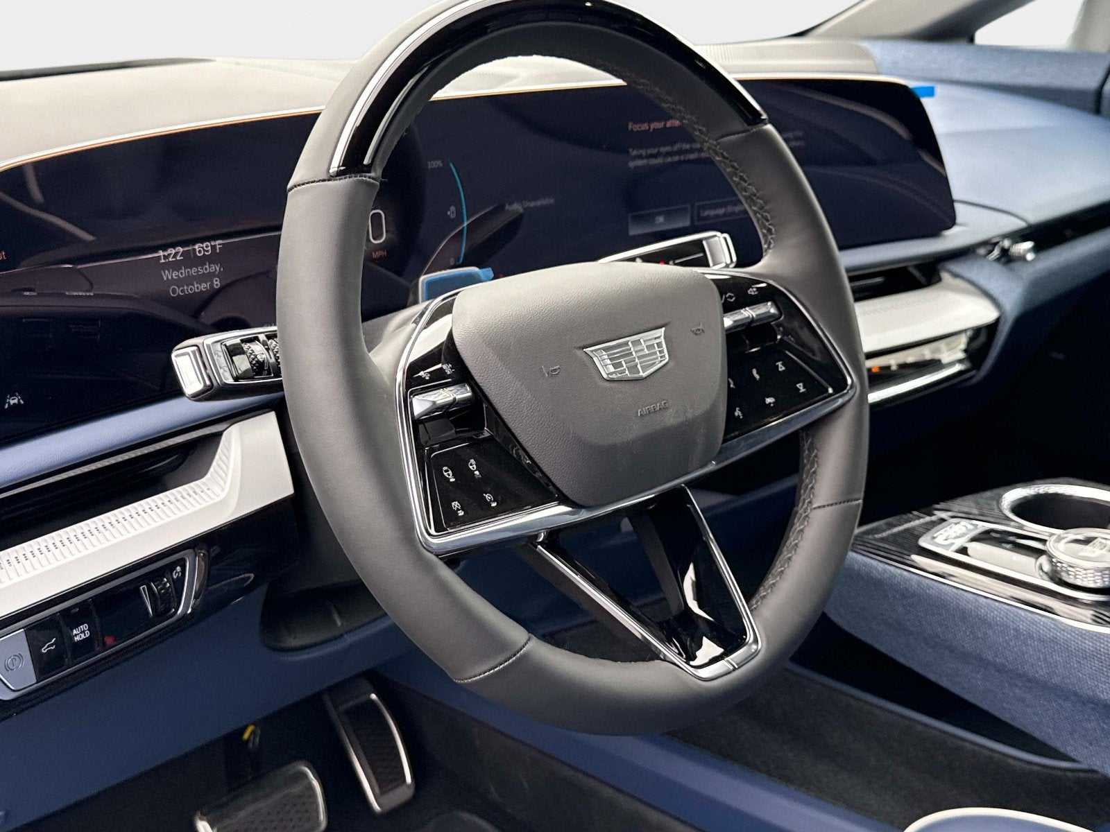 2025 Cadillac OPTIQ Luxury 2