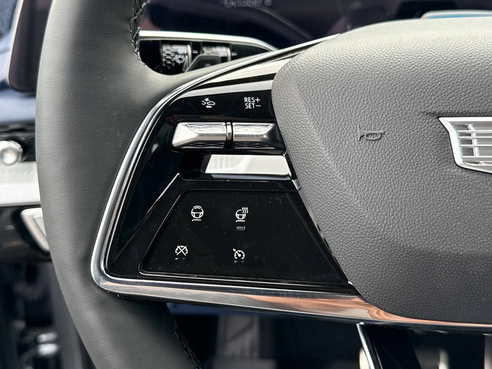 2025 Cadillac OPTIQ Luxury 2