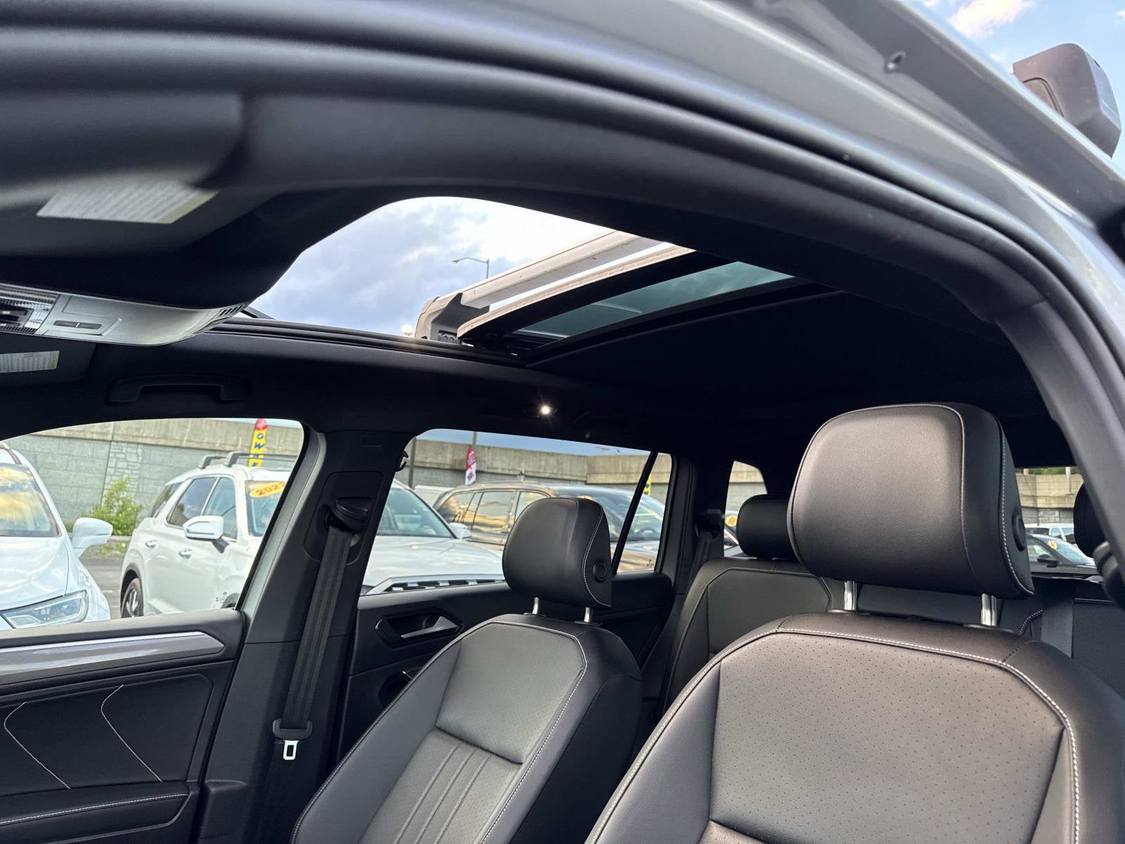 2023 Volkswagen Tiguan SE R-Line Black