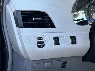 2013 Toyota Sienna LE AAS